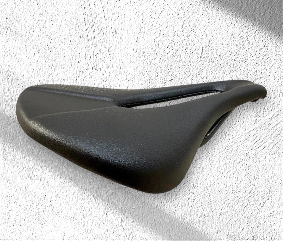 ★試走程度★TNI LiteFly2 カーボンサドル(143mm)