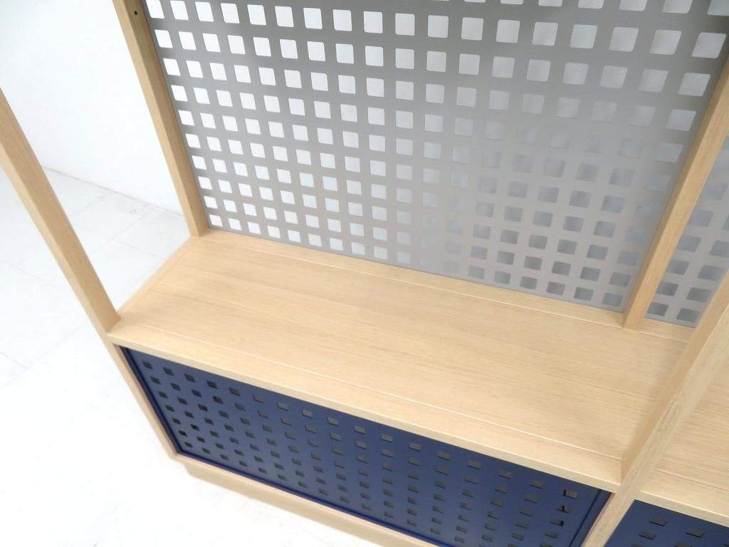 展示品　大型　有孔　パンチング　ショーケー　店舗什器　飾り棚　シェルフ