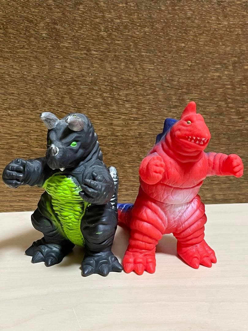 宇宙戦士がやってきた！怪獣軍団 Super Dino Monsters パチ怪獣