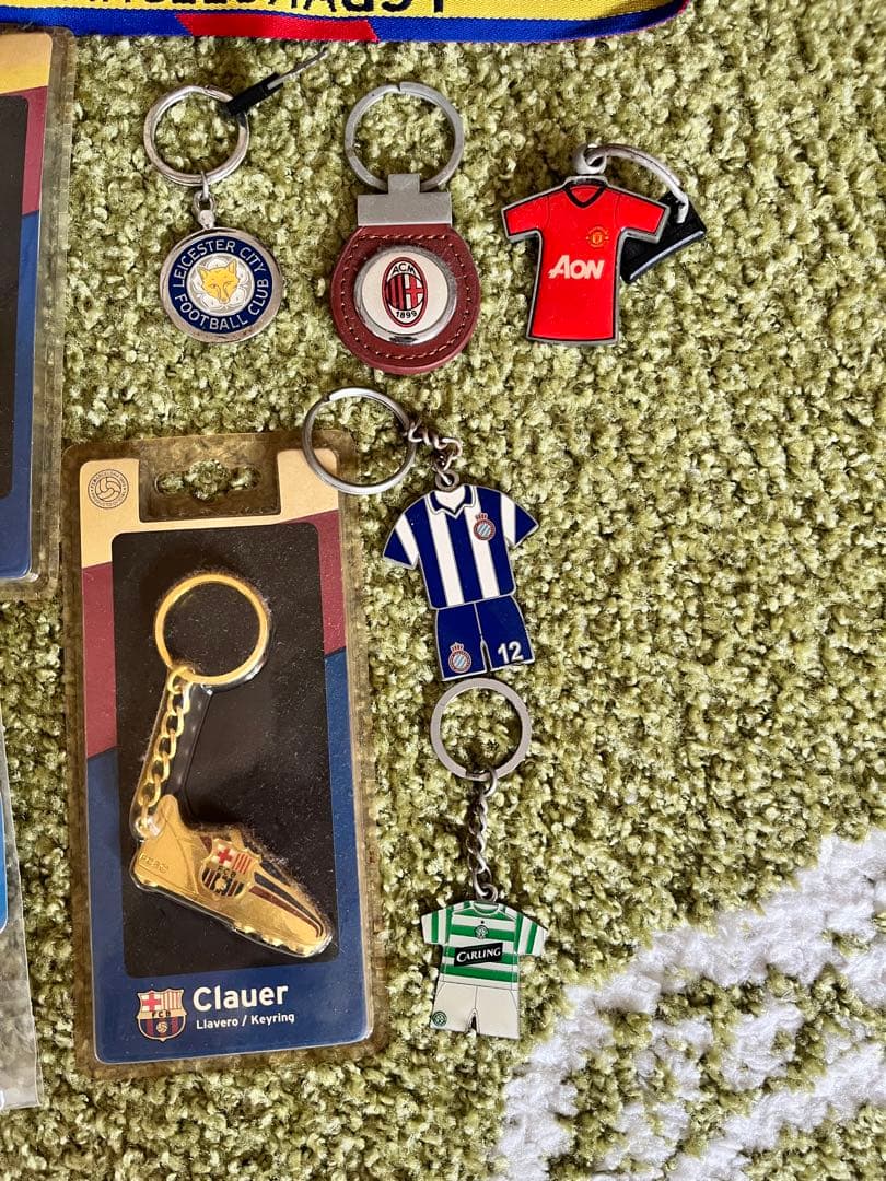 【バルセロナラニヤードは単品にて売切れました】　サッカーアクセサリー詰め合わせ
