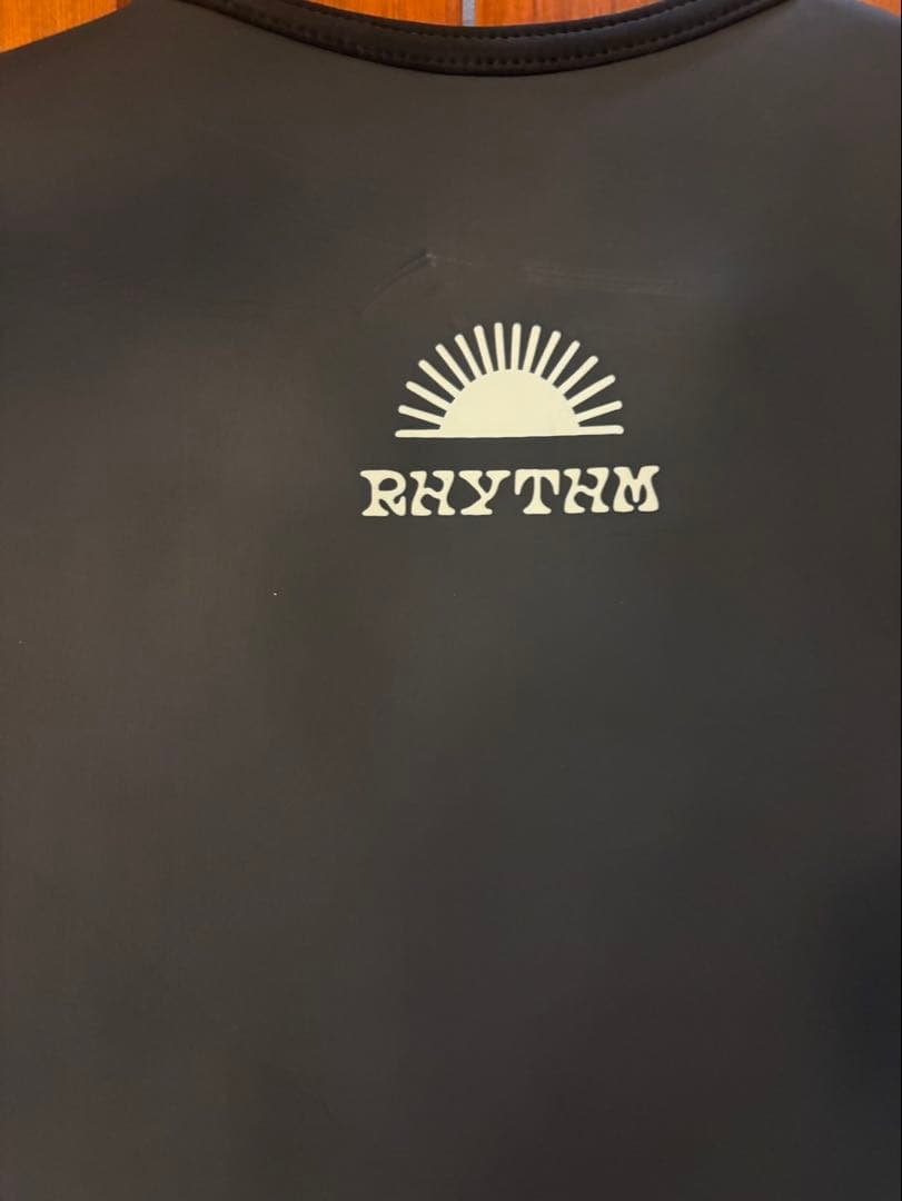 未使用タグ付き　オーストラリア　rhythm ウエットスーツ　ベスト