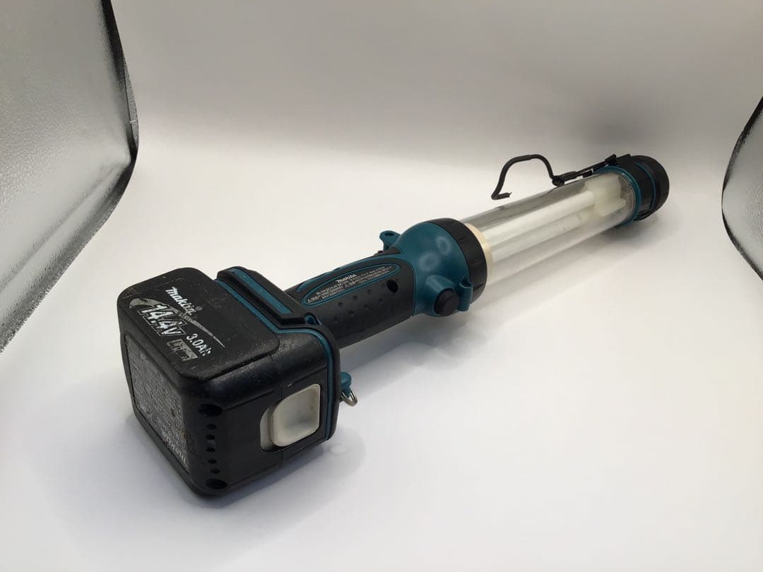 マキタ　 Makita　充電式 ライト 　ML144　【動作品】　簡易清掃済
