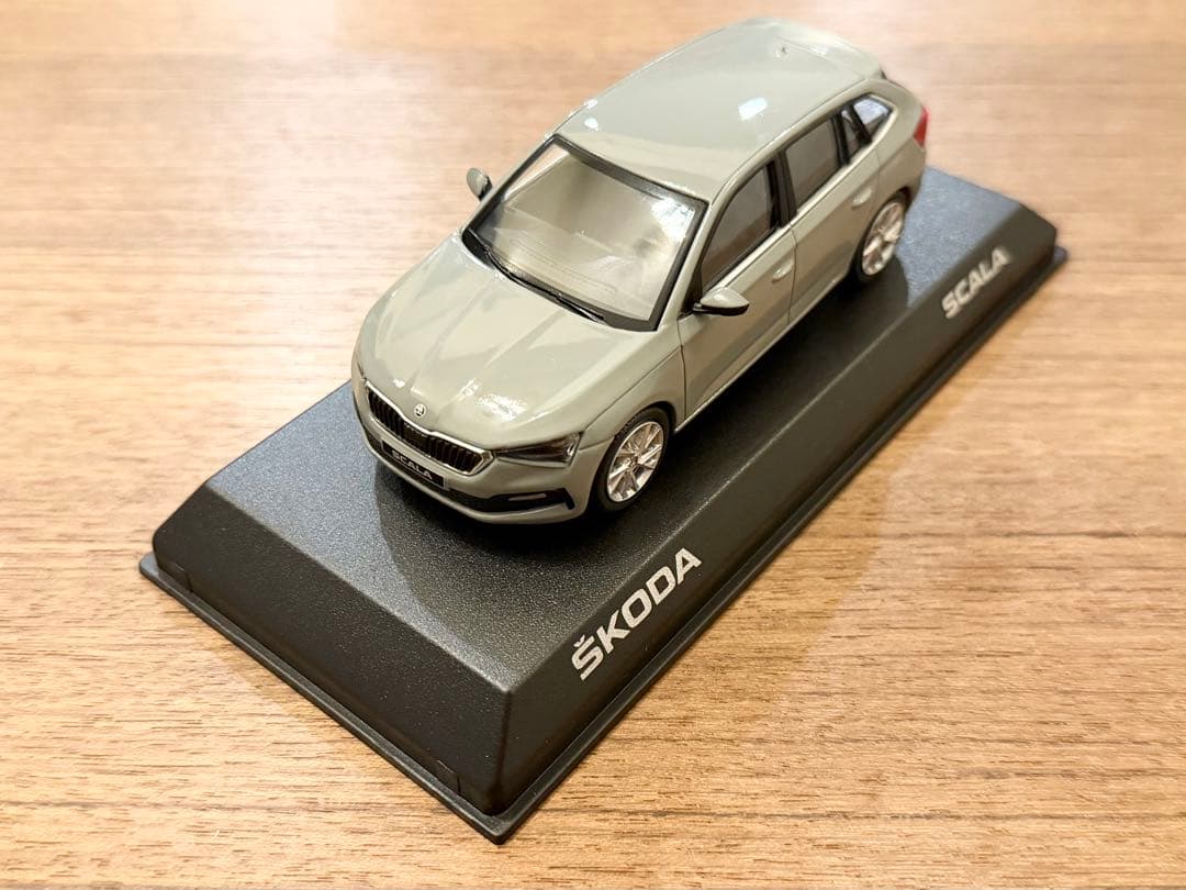新品 希少！1/43 シュコダ純正 iscale シュコダ スカラ グレー