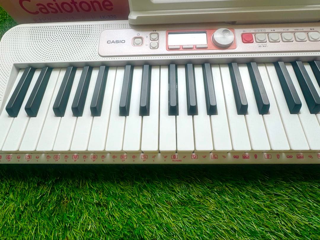 CASIO LK-320 光ナビゲーションキーボード 譜面台、マイク付き