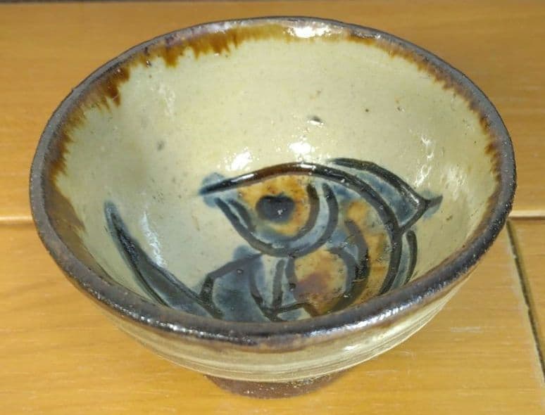 人間国宝 金城次郎 壷屋焼 ぐい呑(魚紋) 栞 共箱 美品 壺屋焼 やちむん
