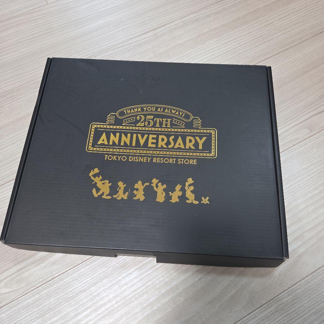 【新品、未使用】ディズニーストア25周年　ピンバッジセット