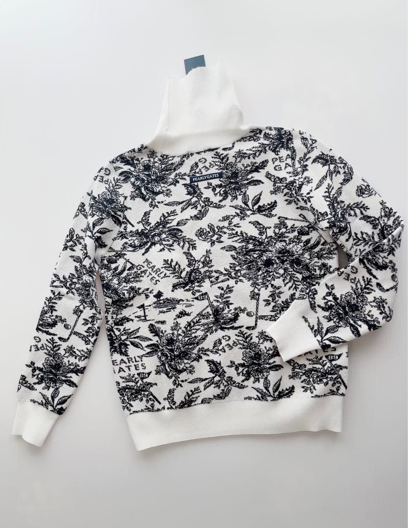 定価72,600円【新品】パーリーゲイツ　セットアップ　ホワイト　花柄