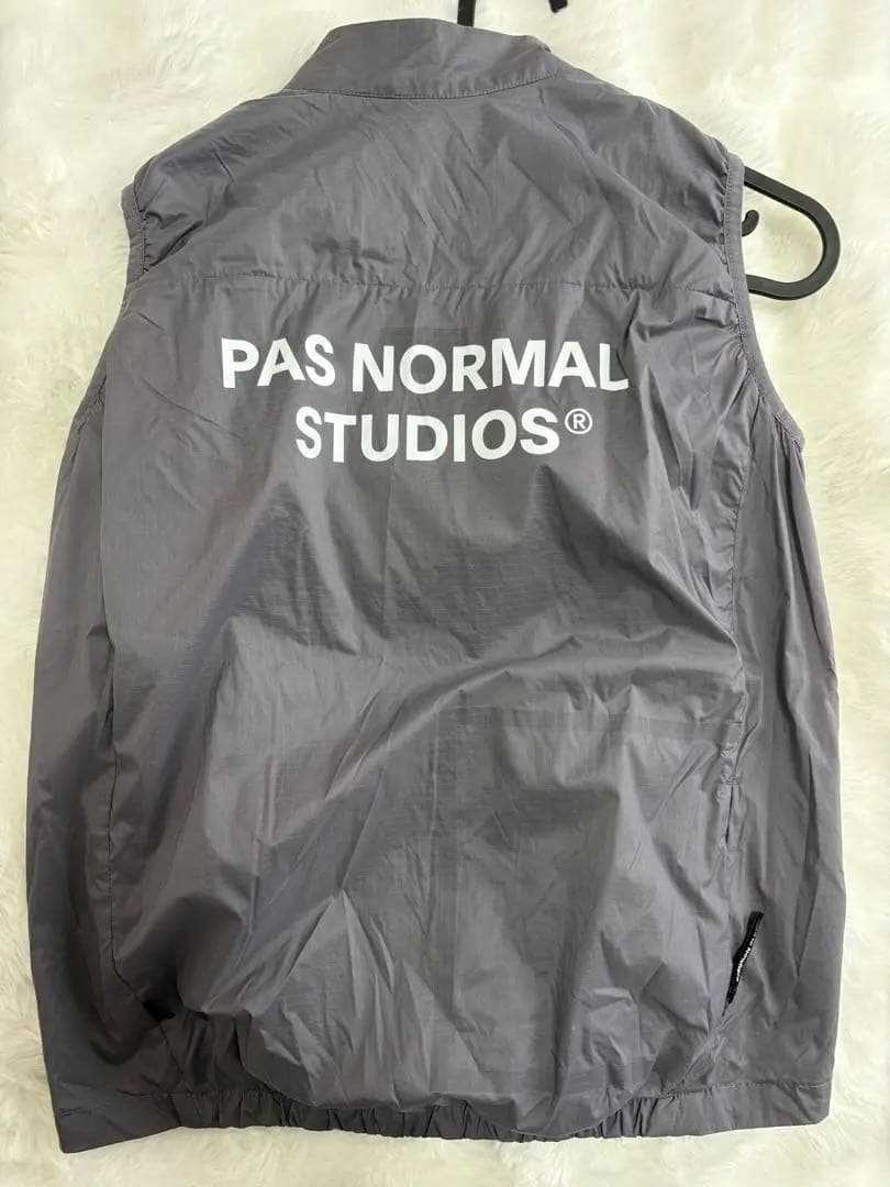 パスノーマルスタジオ pasnomalstudios Essential ジレ