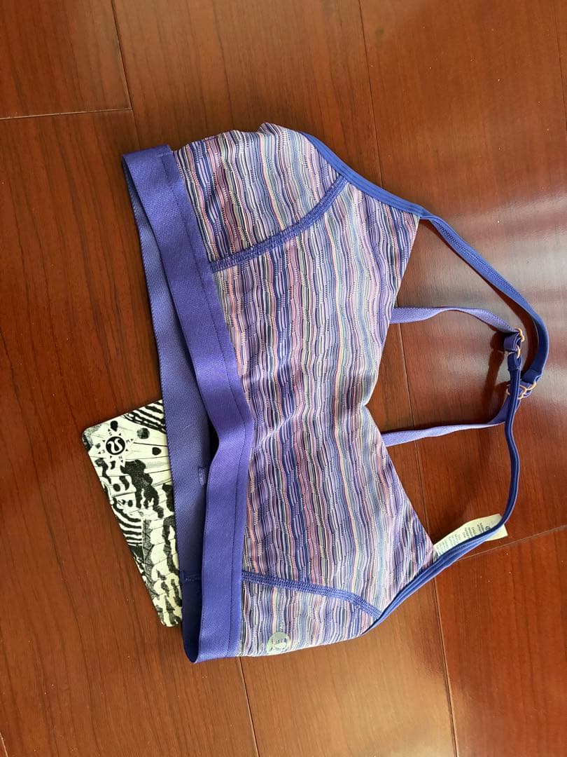 Lululemon 紫ストライプ クロスバック ヨガブラ