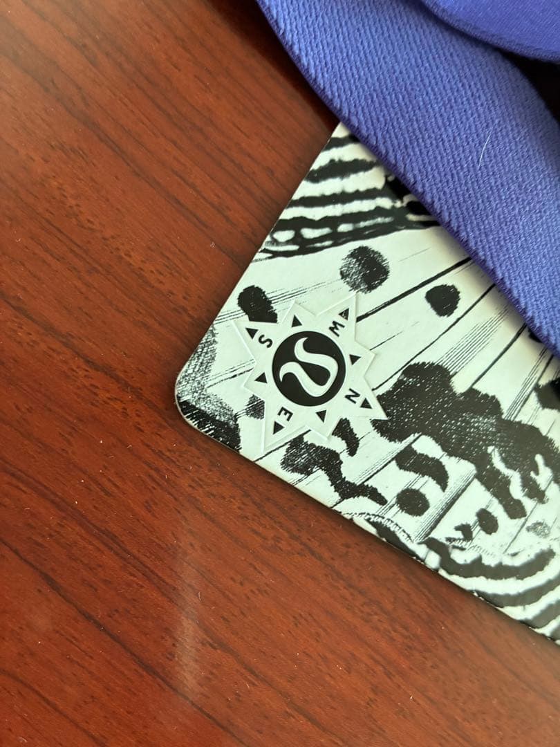 Lululemon 紫ストライプ クロスバック ヨガブラ