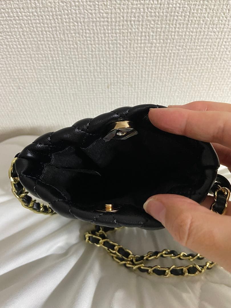 CHANELノベルティ　チェーンスマホショルダー