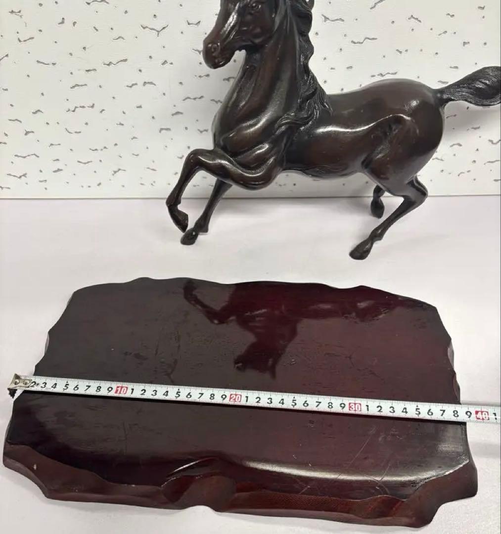 金属製・馬・置物　木製台座付き