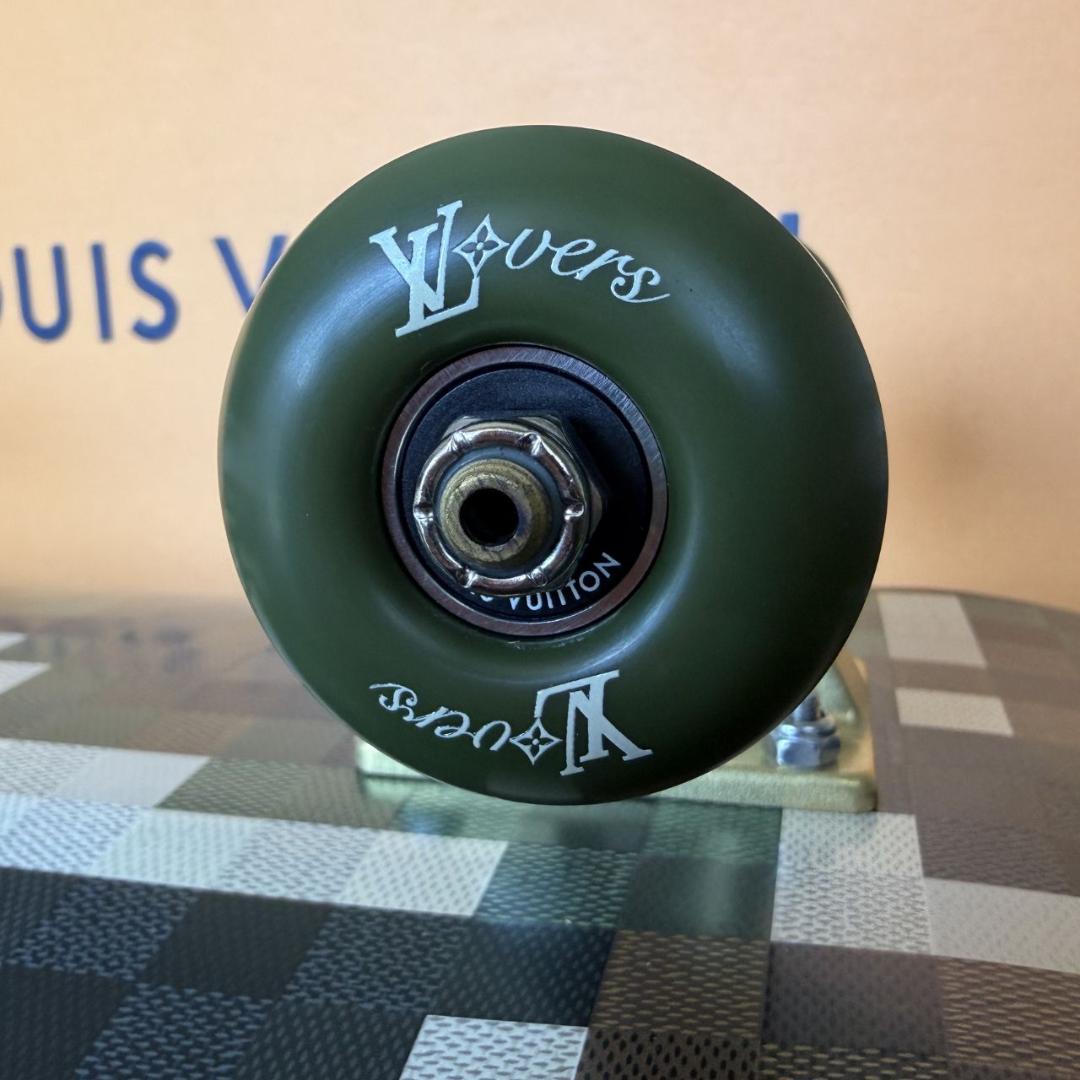 美品★未使用　Louis Vuitton Skateboard