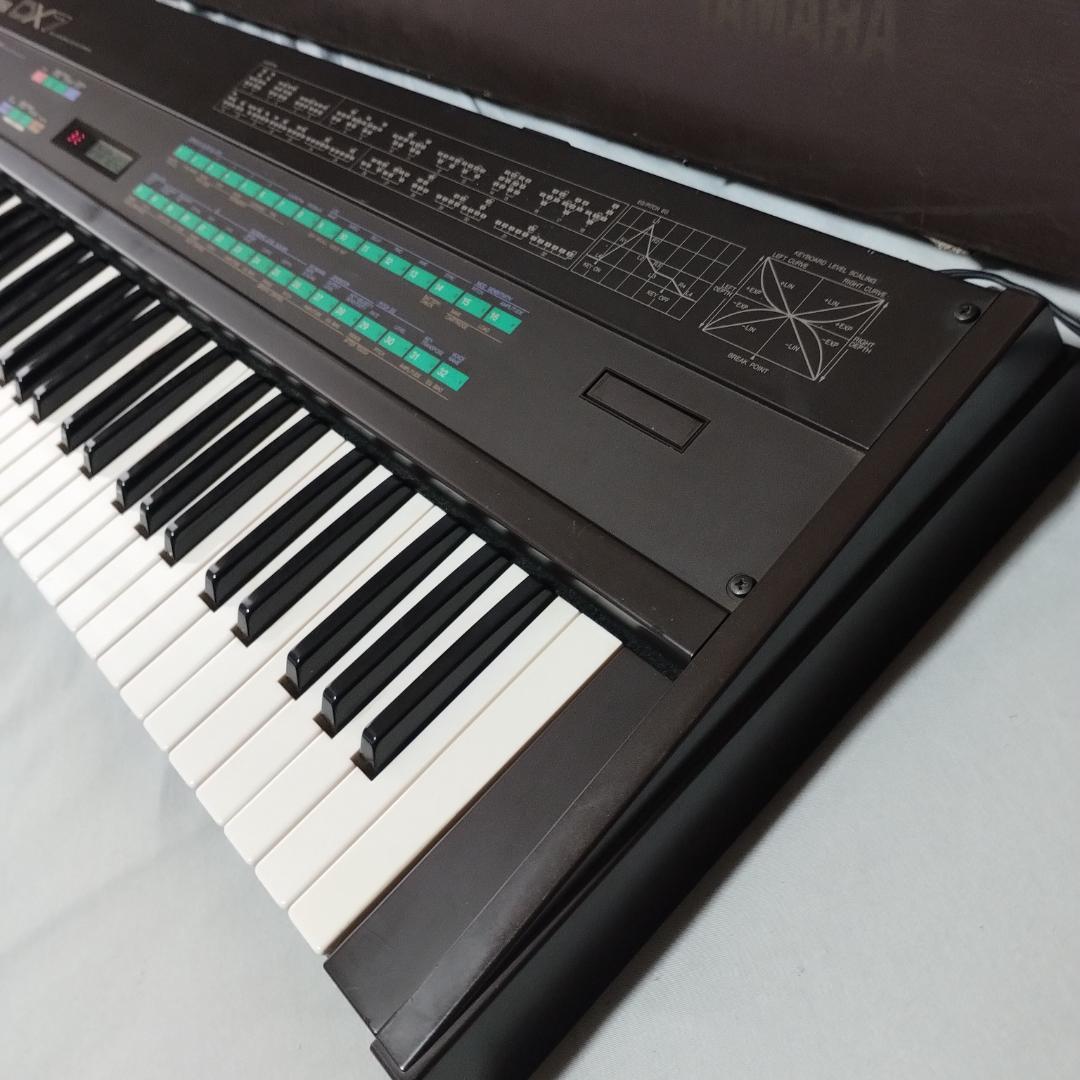 「 DX7 」YAMAHA・FM音源搭載デジタルシンセサイザー・ハードケース付き