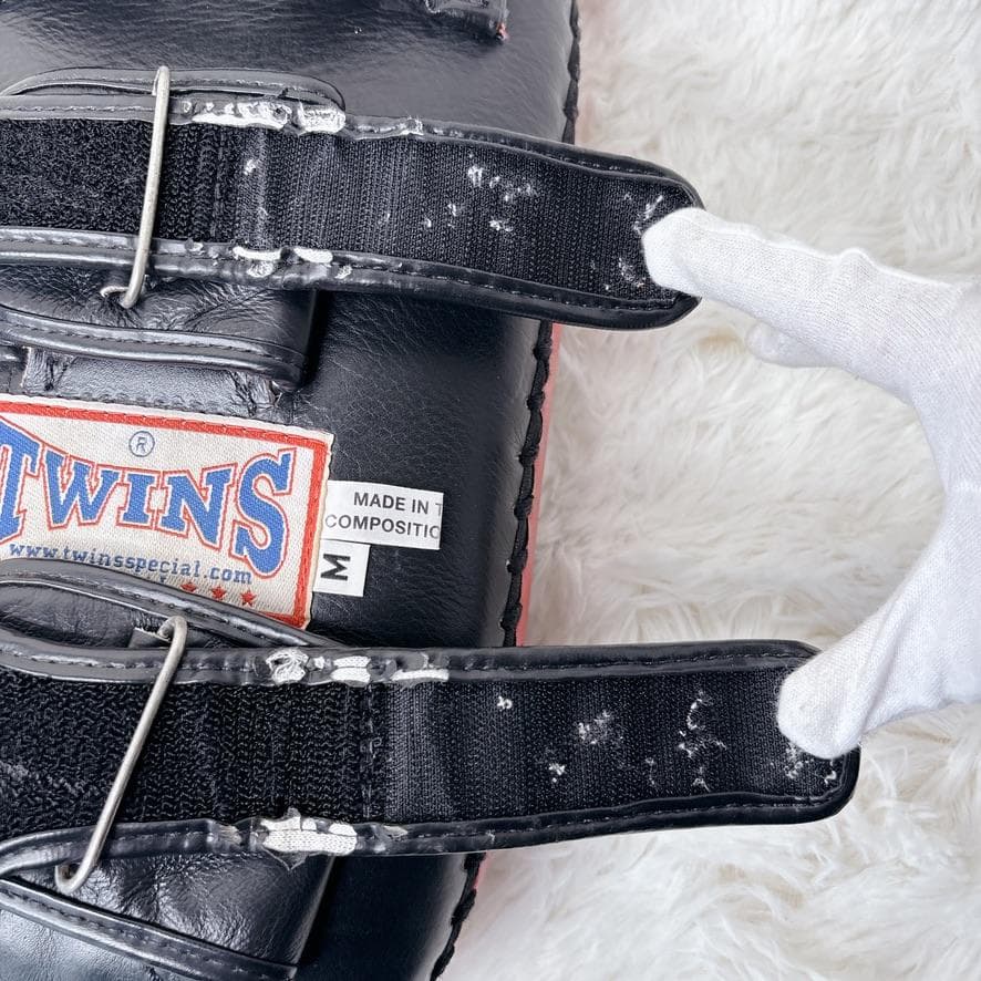 TWINS ツインズ キックミット 黒/赤 本革 2個セット Mサイズ