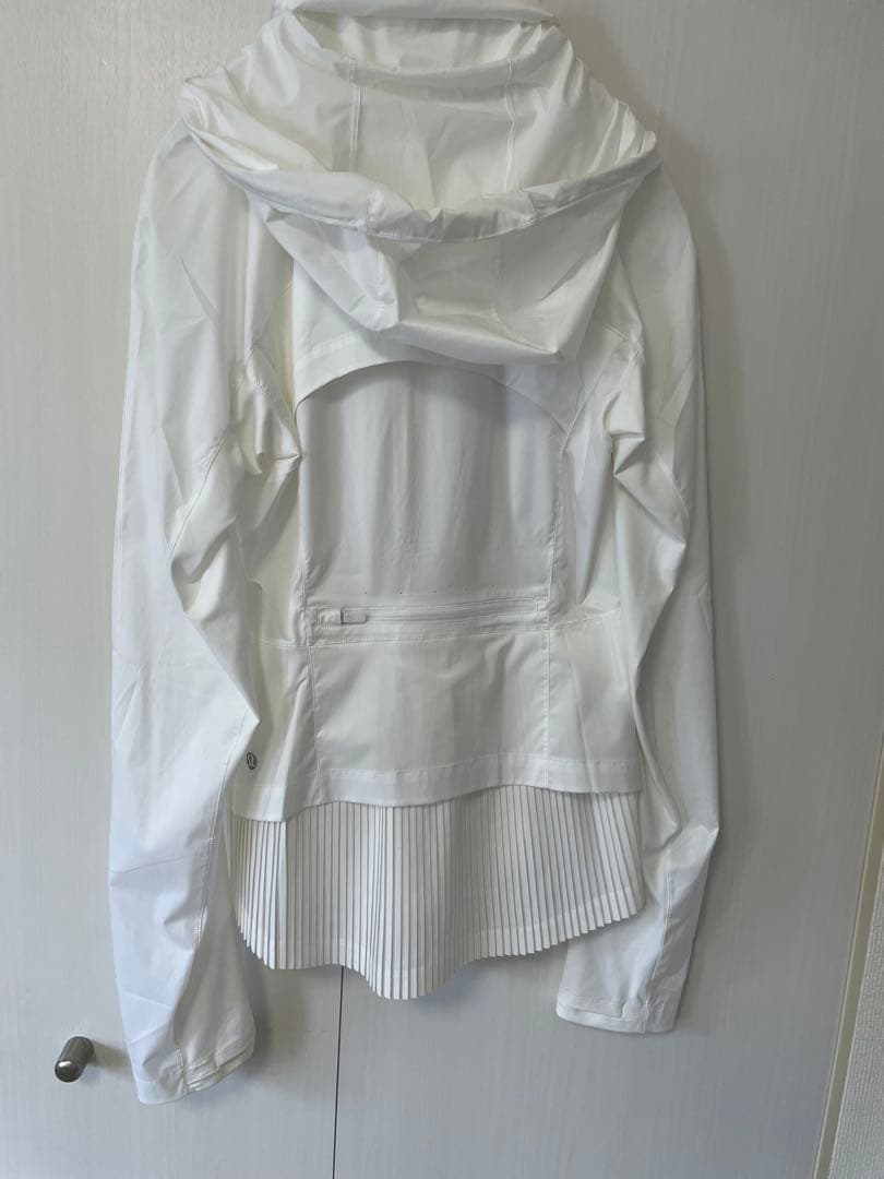 【超美品】ルルレモン　Lululemon ホワイト　白　ジャケット　シャカシャカ