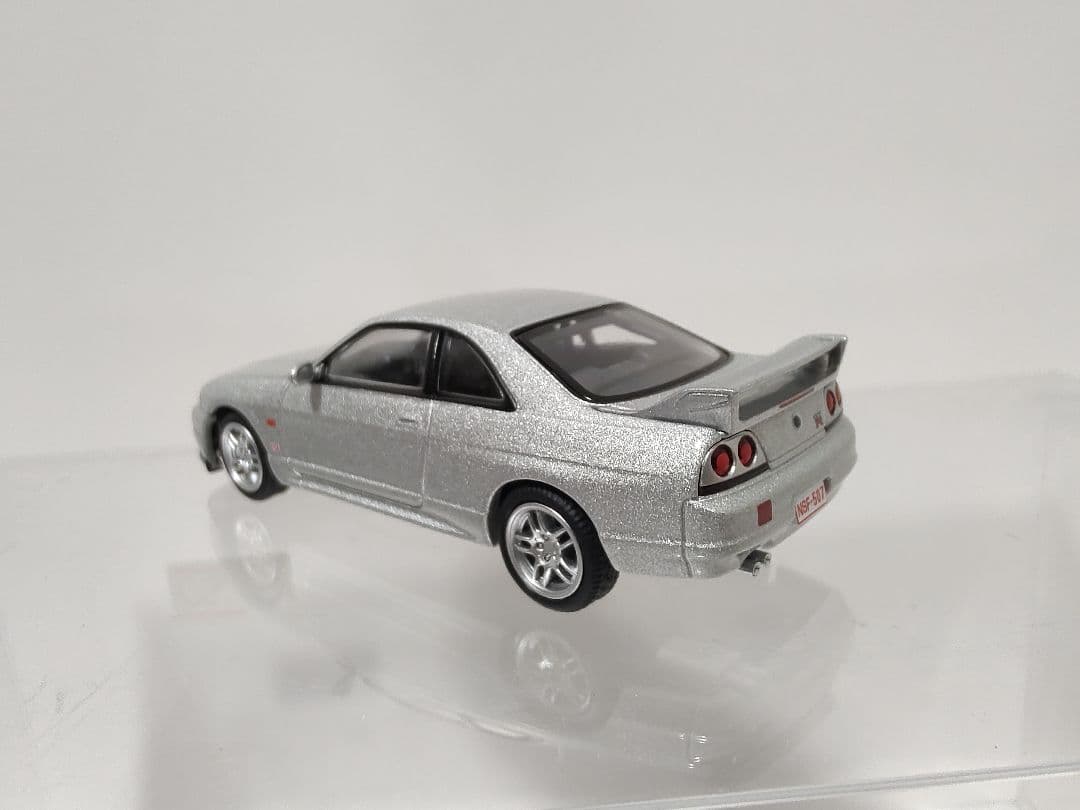 トミカリミテッドヴィンテージネオ スカイライン R33 GT-R