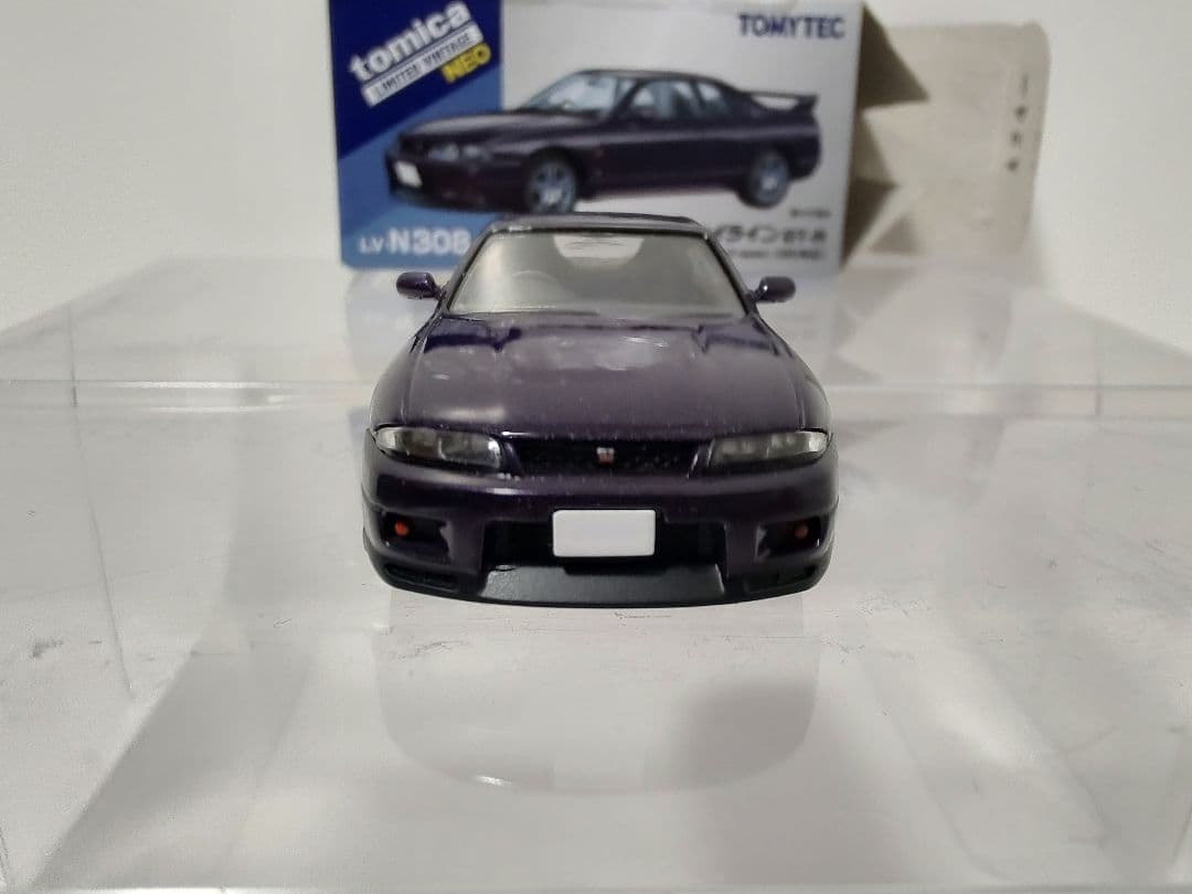 トミカリミテッドヴィンテージネオ スカイライン R33 GT-R