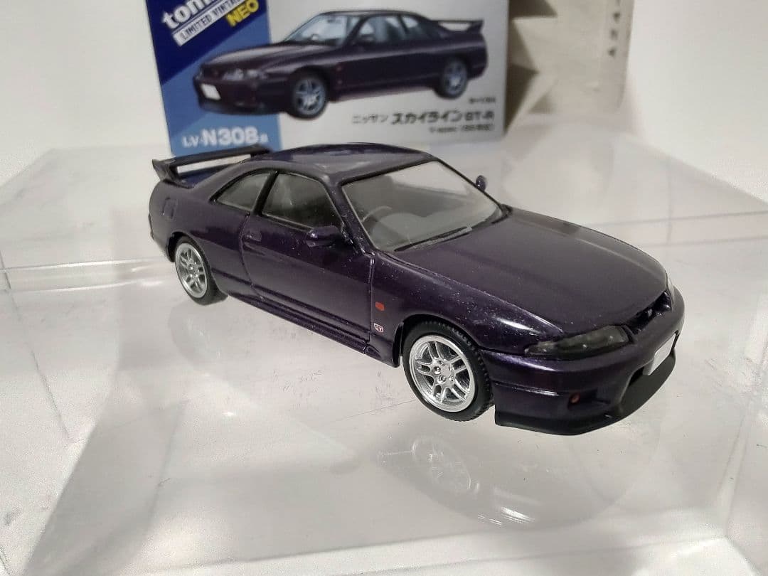 トミカリミテッドヴィンテージネオ スカイライン R33 GT-R