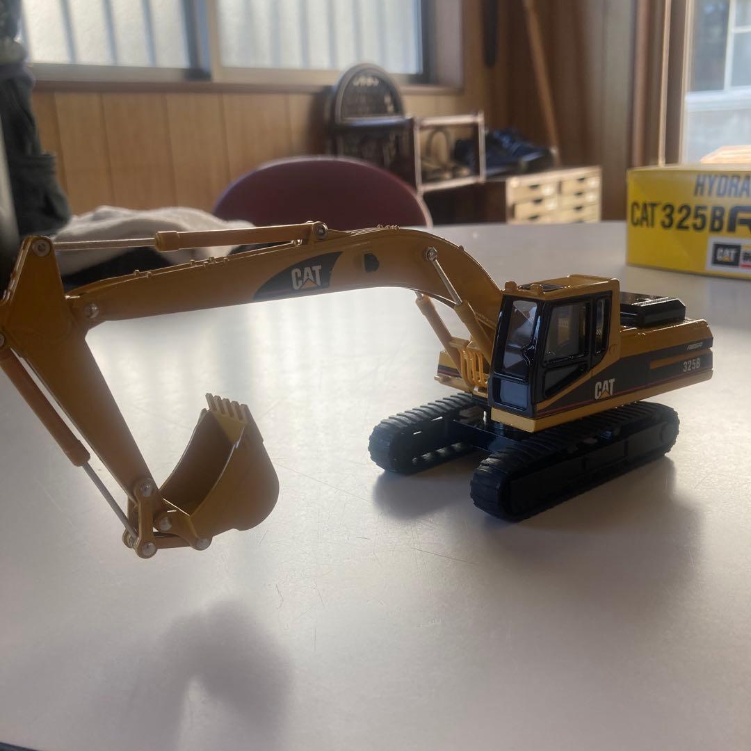 CAT 325B 油圧ショベル　1/50