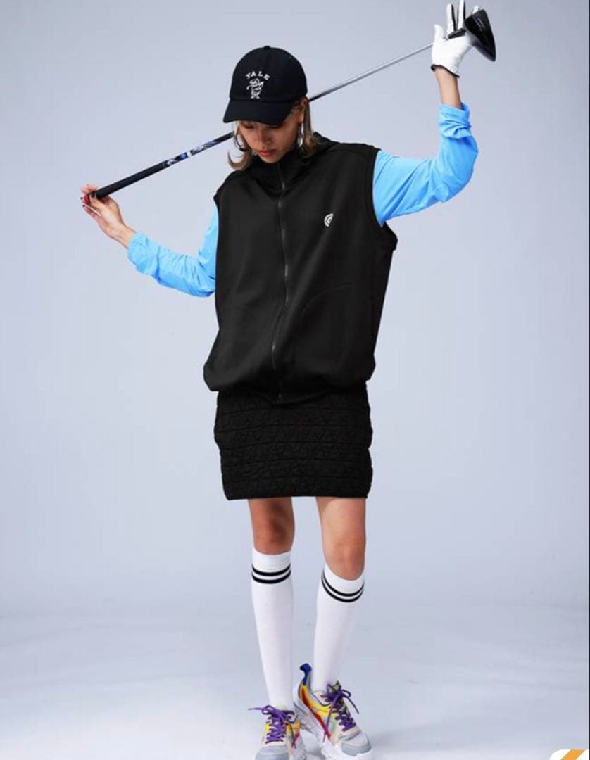 【極美品】Seventytwo CLUBHOUSE フーディーベスト 黒