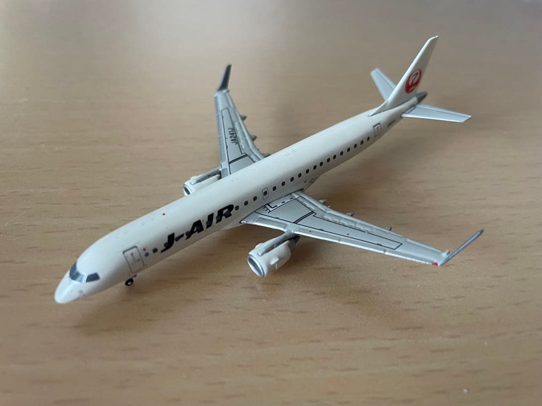 航空機・ヘリコプター J-AIR EMBRAER 190 JA241J 1/400