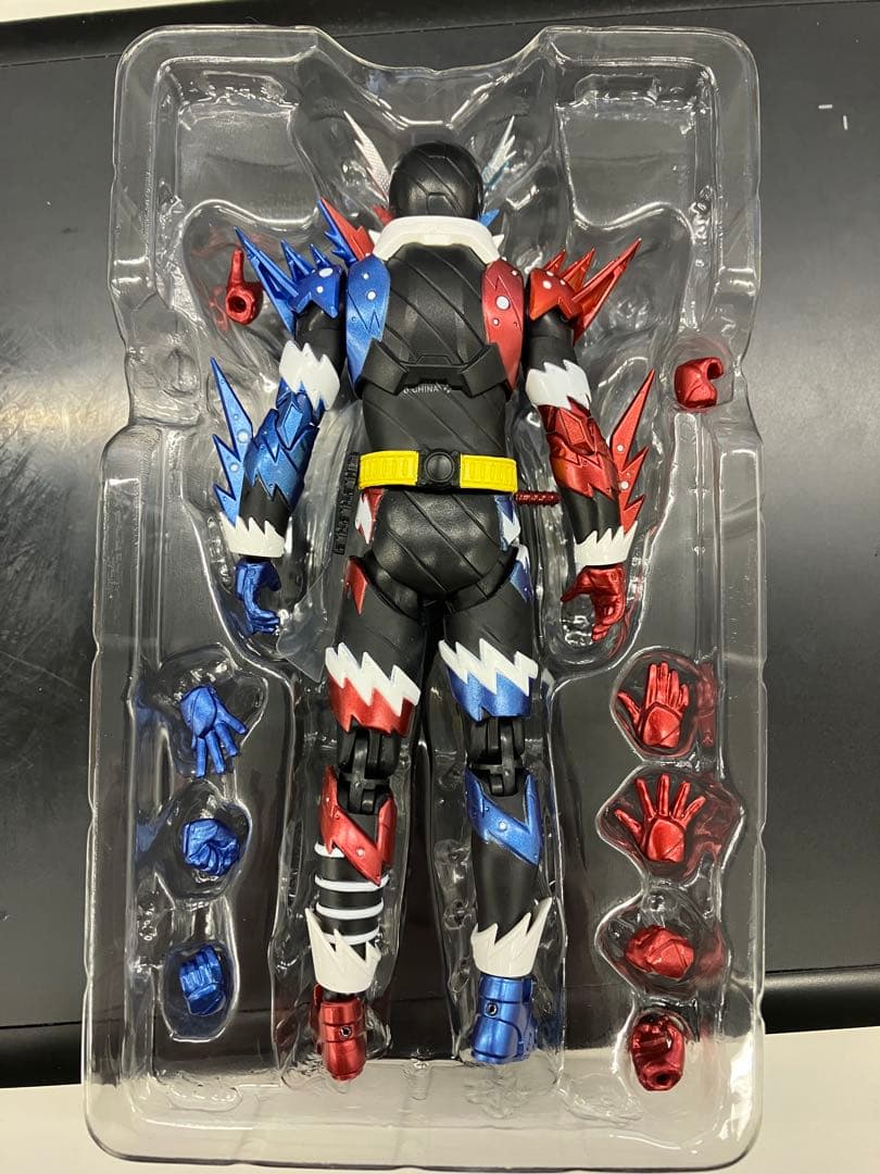 仮面ライダービルド　ラビットタンクスパークリング　S.H.Figurarts