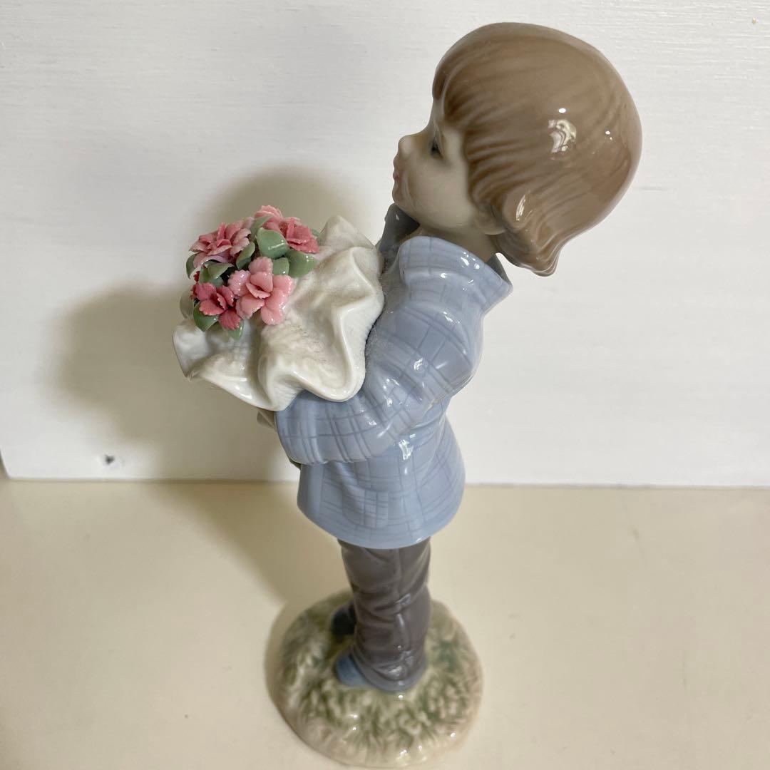 リアドロ　1番好きなあなたへ　少年　花束
