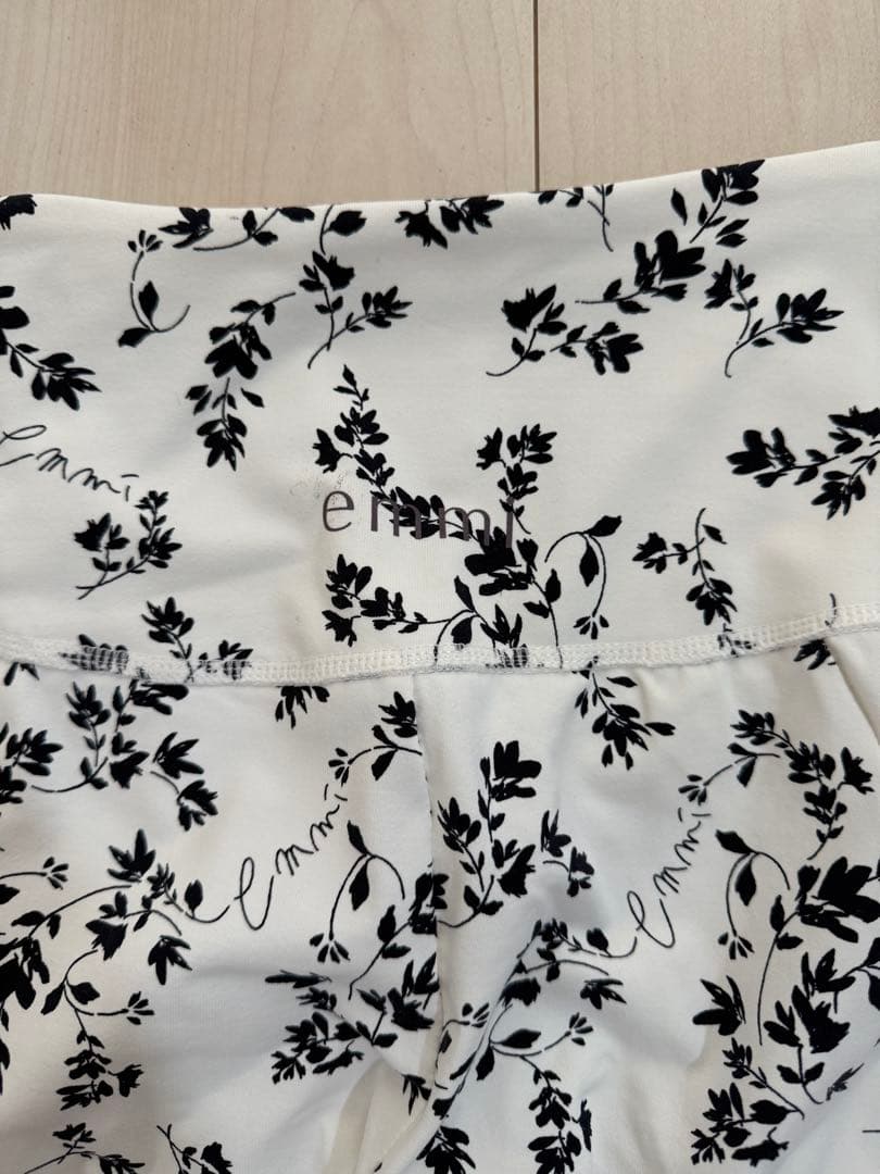 emmi yoga新品未使用上下セット