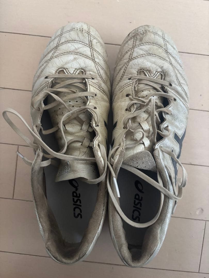 asics サッカーシューズ 白
