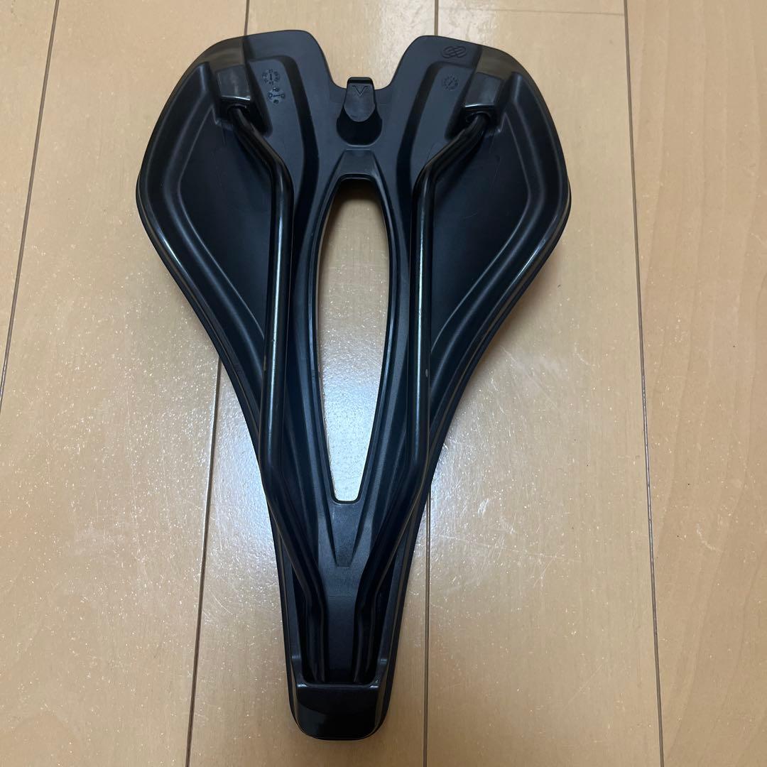 未使用 GIANT FLEET SL ロードバイク サドル