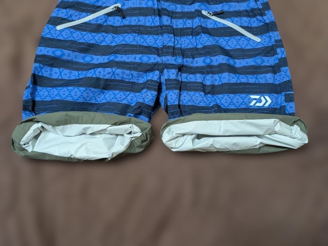 フィッシングパンツ 青と黒のストライプ
