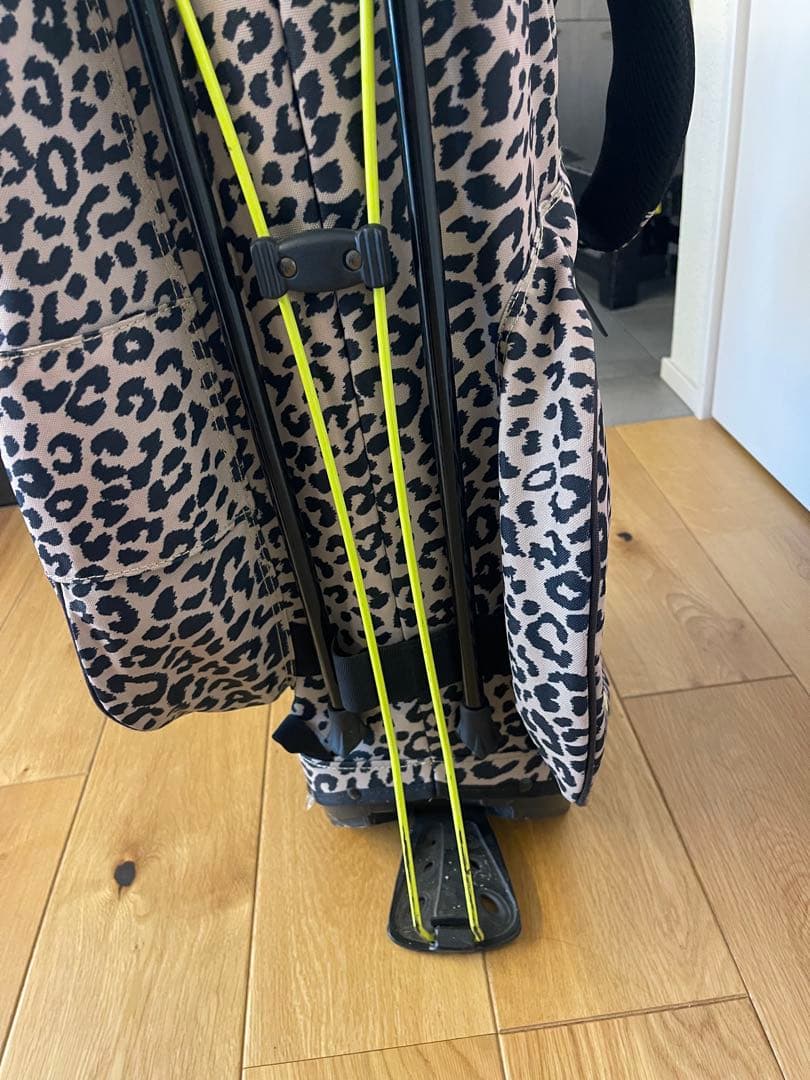 ニューバランス　キャディバッグ　レオパード柄