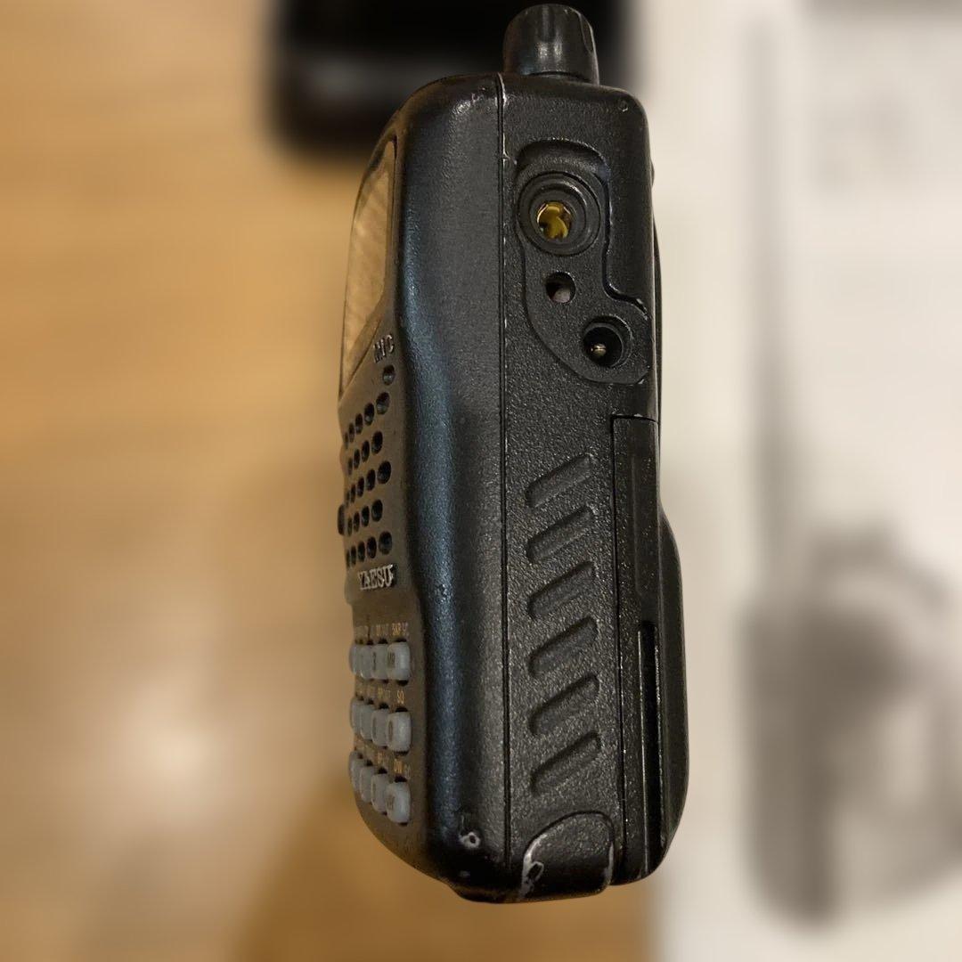 YAESU VX-5 トリプルバンド FMトランシーバー