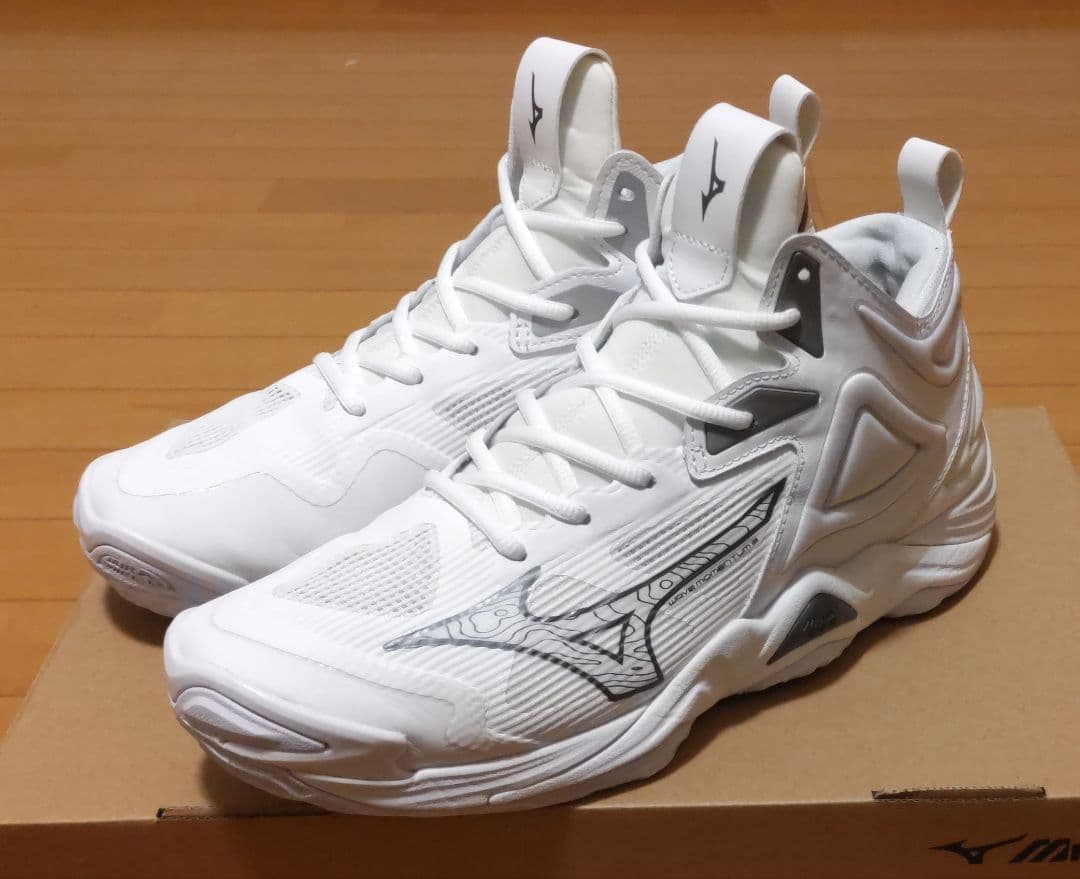 シューズ MIZUNO WAVE MOMENTUM 3 MID 27.0cm USED