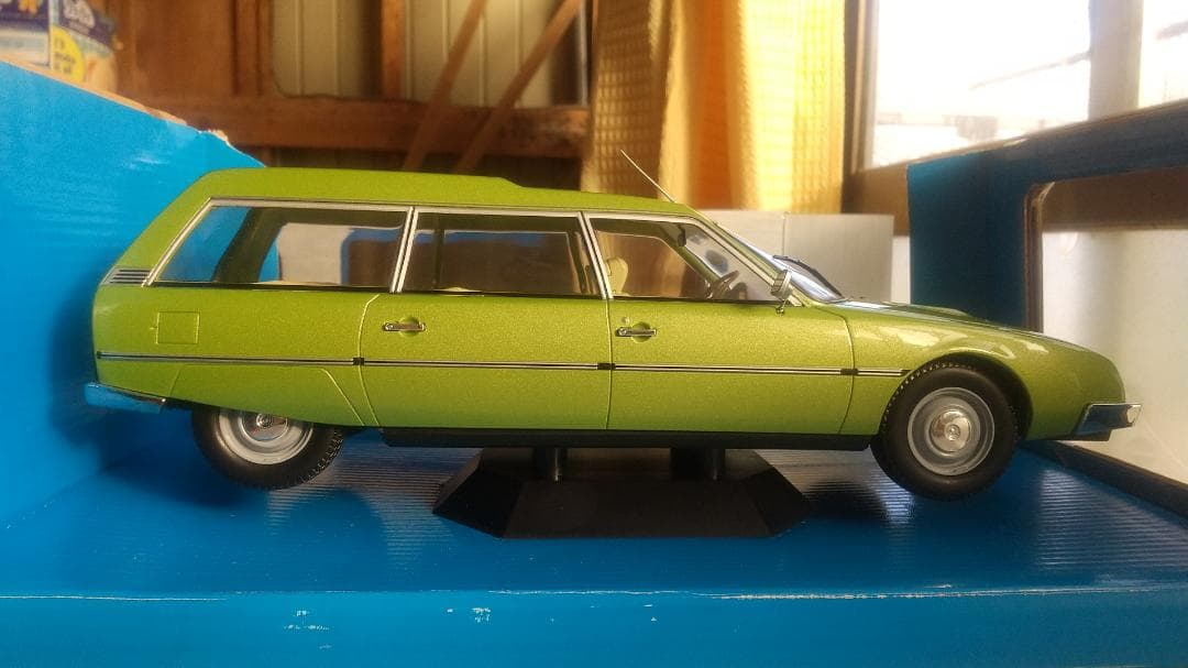 じじおっさん　MODEL CAR GROUP 1/18のグリーン