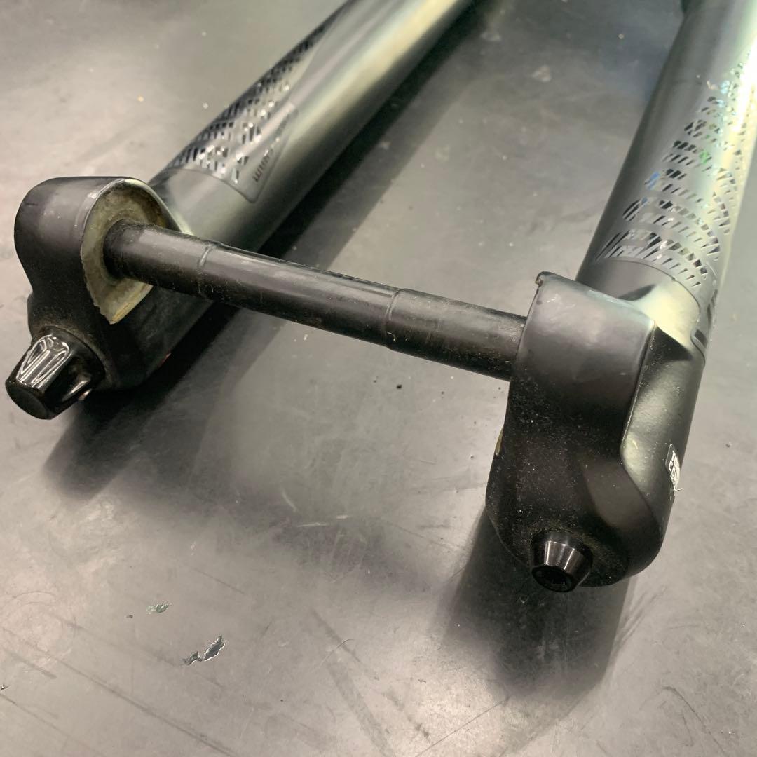 ROCKSHOX ロックショックス YARI Charger