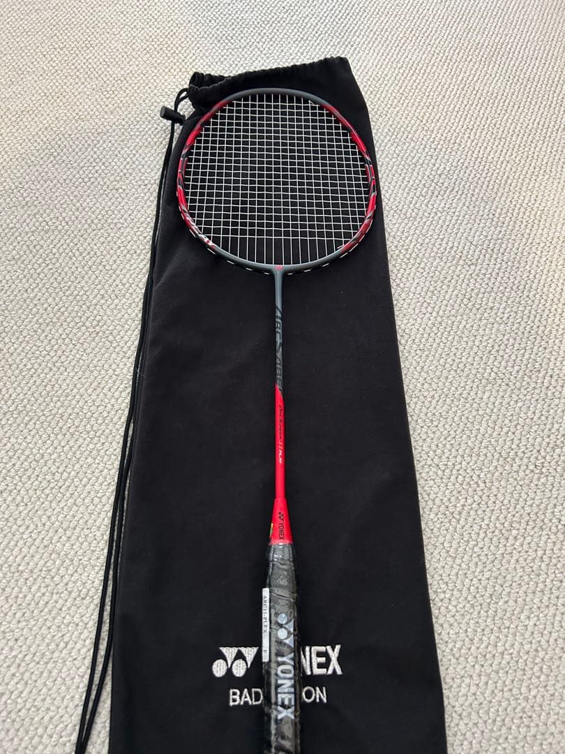 YONEX バドミントンラケット 赤/黒 専用ケース付き