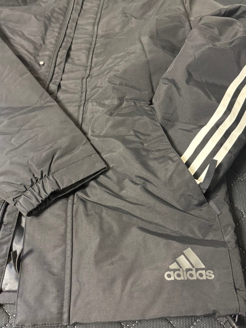 adidas フード付きジャケット 黒　身長160cmの方におすすめ