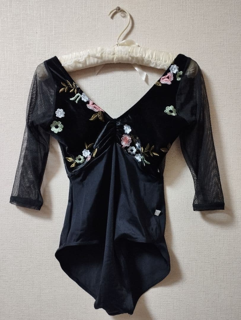 クラスイン　刺繍入りブラックバレエレオタード　レディースL