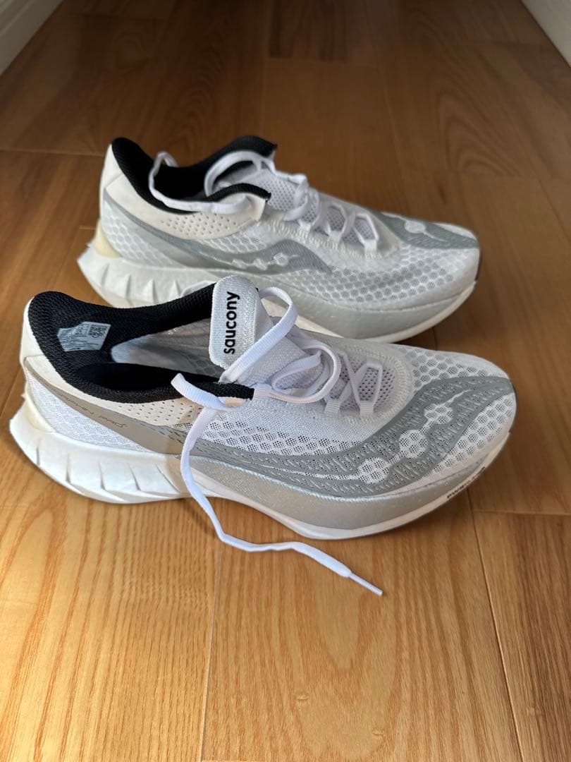 Saucony Endorphin Pro 4ホワイト/グレー26.5cm