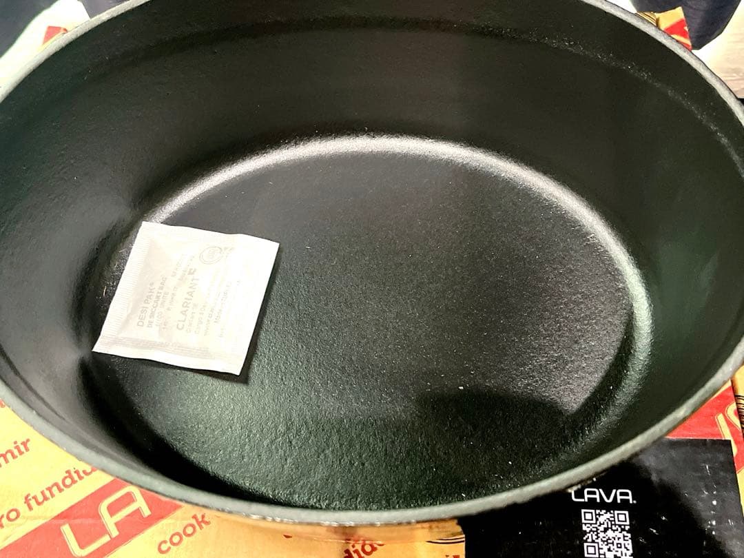 LAVA ラヴァ オーバルキャセロール シャイニーブラック25cm