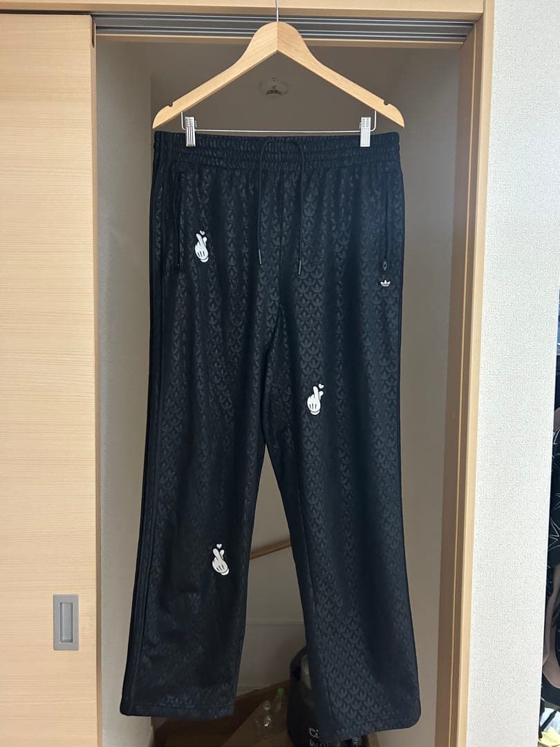 Adidas FIREBIRDミッキーマウス モノグラム トラックパンツ
