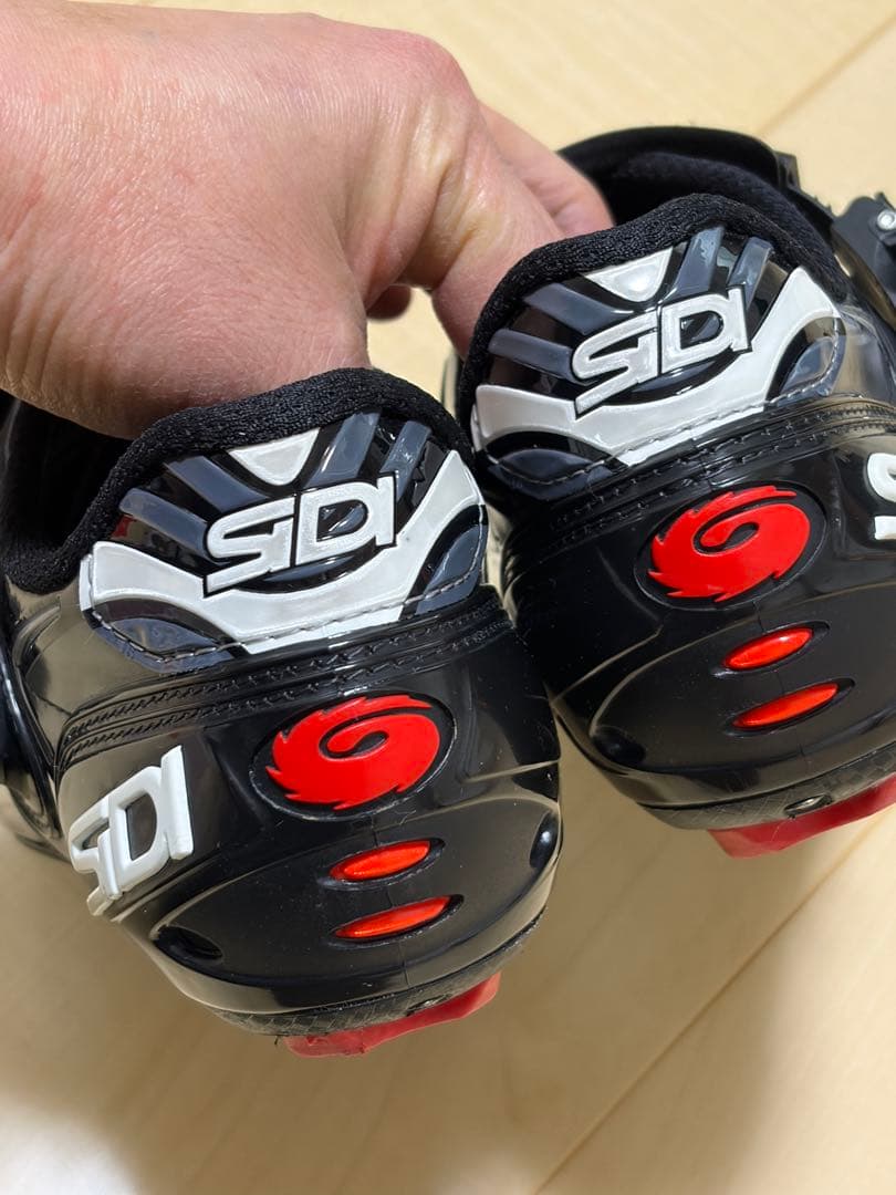 SIDI KAOS ブラック エナメル (ロードバイクシューズ) カーボンソール