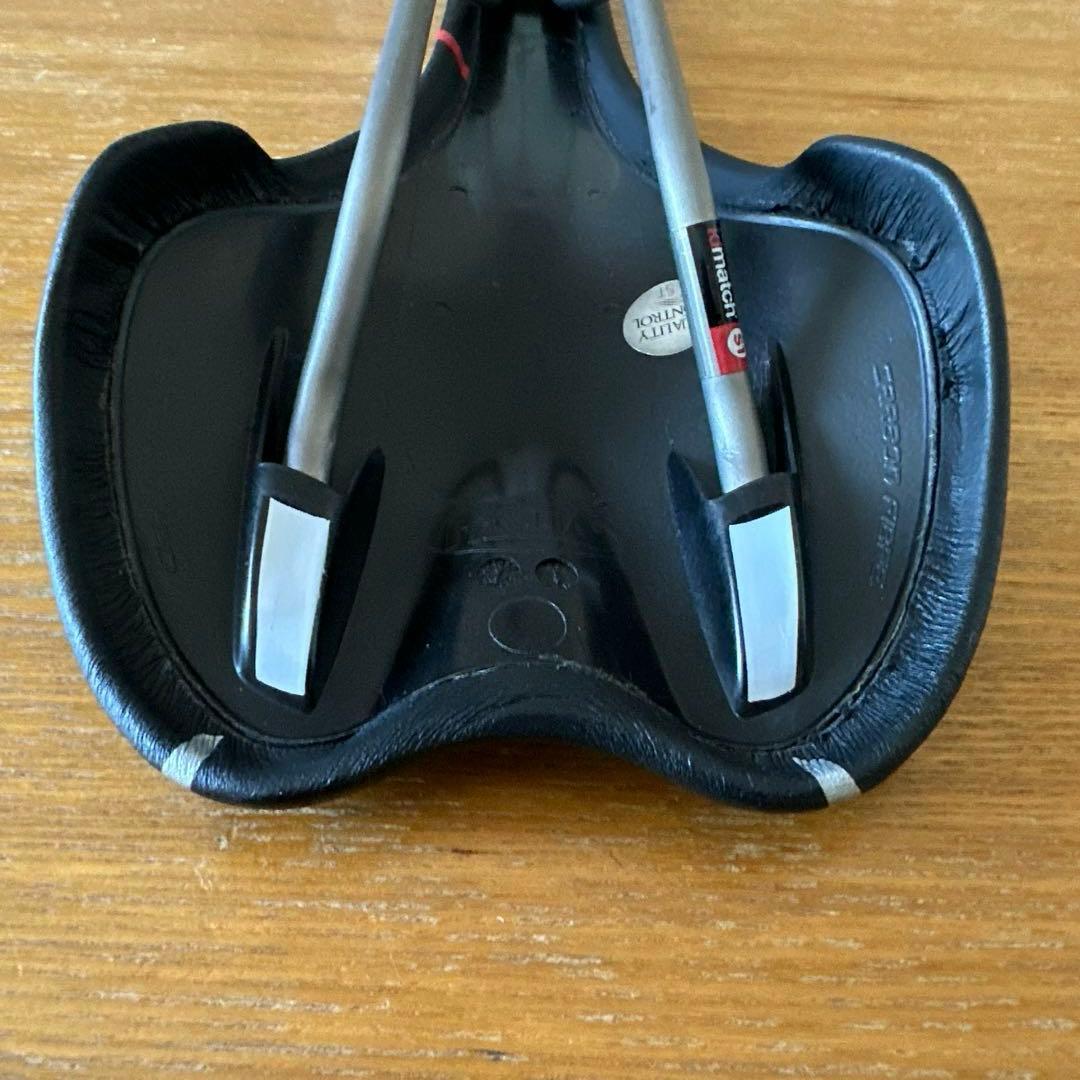 と*き様 Selle Italia SLR サドル ブラック/レッド