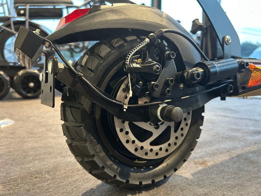 日本製EVスクーター　一台サンドベージュ　サドル付き展示車