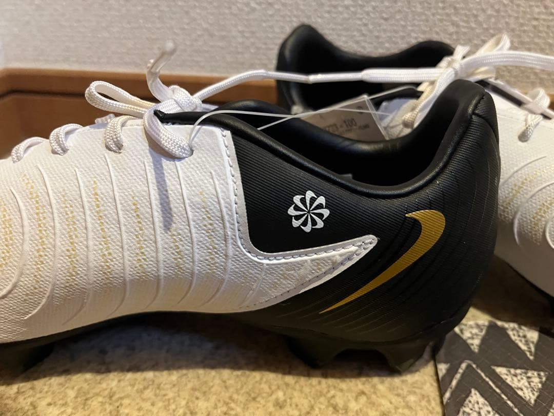 ☆新品☆サッカースパイク NIKE ファントムGX IIアカデミー 24.5