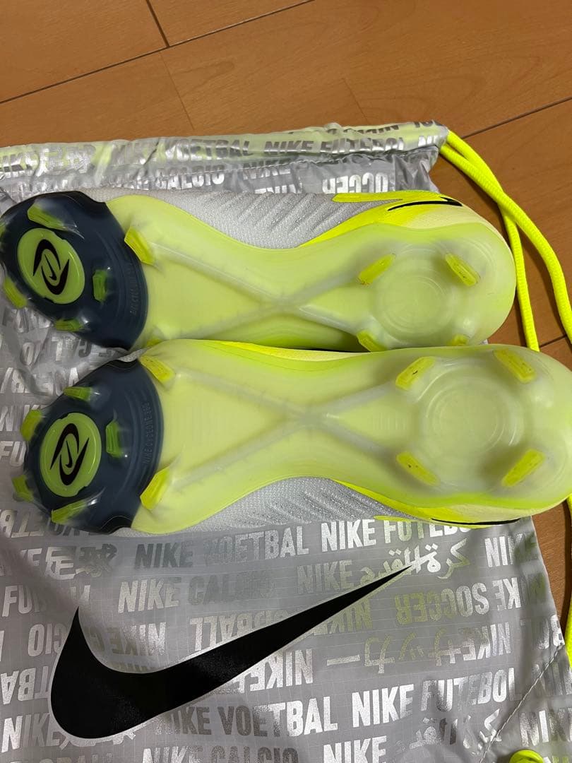 Nike サッカーシューズ グレー/イエロー