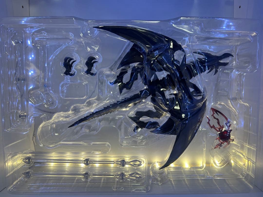 S.H.MonsterArts 真紅眼の黒竜　レッドアイズ　ブラックドラゴン