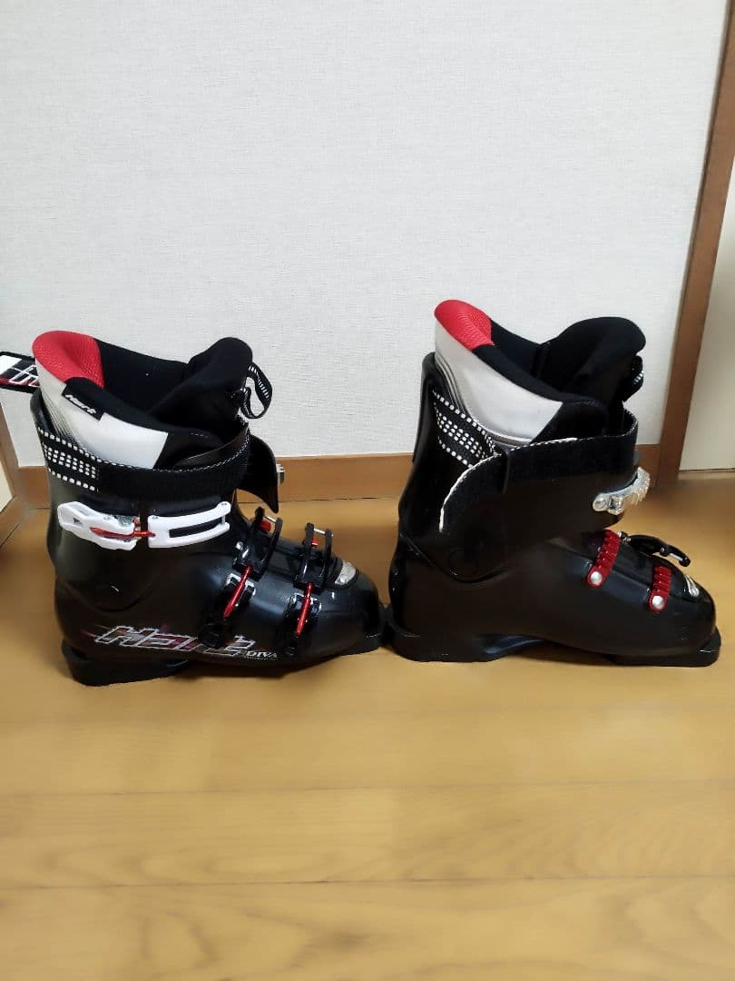 Hartのスキー板、ストック、ブーツのセット